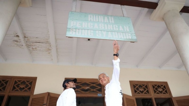 Ganjar Terkagum-kagum Lihat Rumah Pengasingan Bung Hatta di Banda Neira