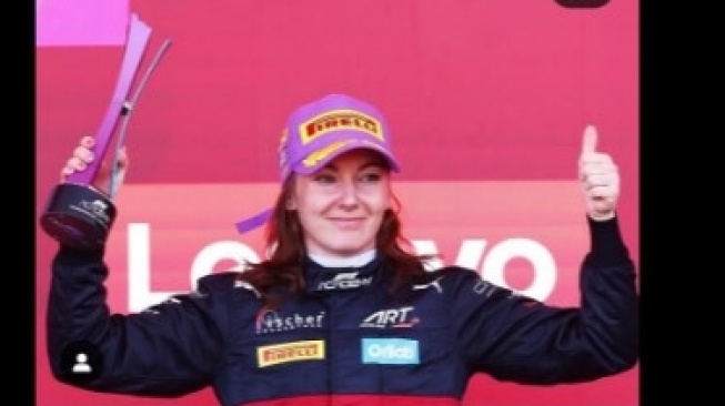 Lena Buhler pada balik racesuit serta membukukan kemenangan di area Formula Regional. Ia sukses dipinang Sauber F1 Team ke F1 Academy  [picture courtesy Lena Buhler].