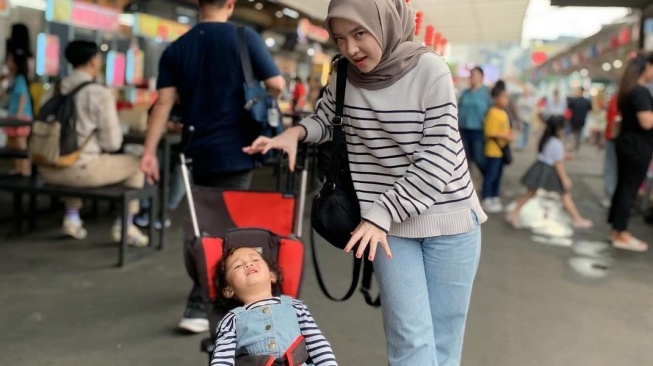 Gegara Foto Ini Nissa Sabyan Digosipkan Telah Melahirkan Anak dari Ayus