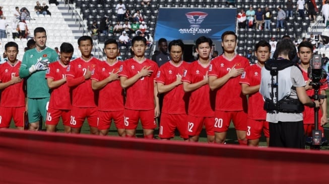 Para pemain timnas Vietnam berlaga di Piala Asia Qatar 2023. [KARIM JAAFAR / AFP]