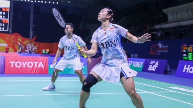 Pasangan ganda campuran Indonesia Rehan Naufal Kusharjanto/Lisa Ayu Kusumawati pada waktu berlaga di tempat putaran pertama Thailand Masters 2024 dalam Bangkok, Rabu (31/1/2024). (ANTARA/HO/PBSI)