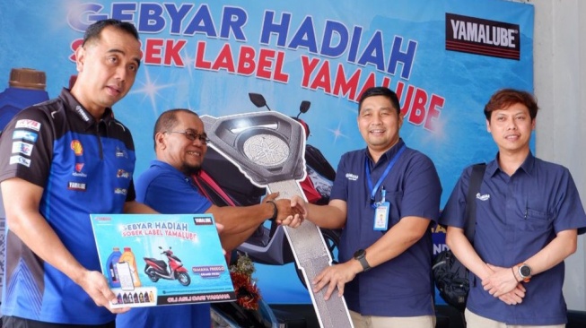 Serah terima Gebyar Hadiah Sobek Label Yamahalube [PT Yamaha Indonesia Motor Manufacturing].