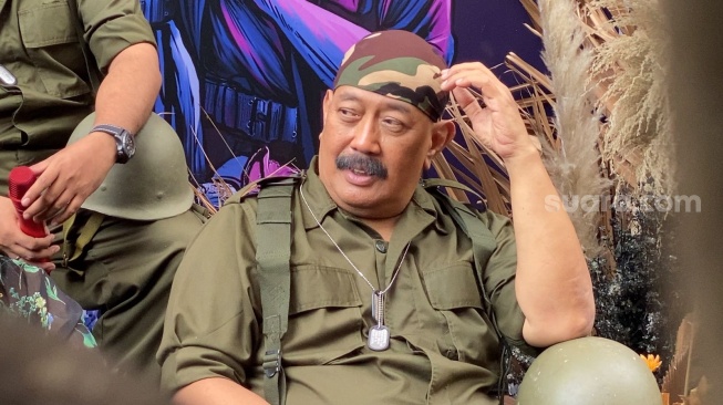 Indro Warkop jumpa pers  film Kang Mak di kantor Falcon Pictures di kawasan Duren Tiga, Jakarta, Rabu (31/1/2024) [Suara.com/Adiyoga Priyambodo]