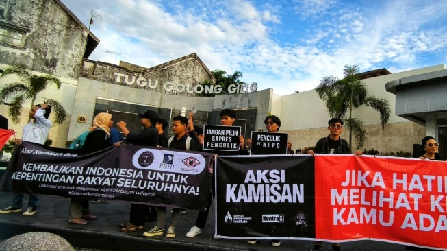 Genap 300 Kali, Aksi Kamisan di Tugu Jogja Suarakan Tak Pilih Capres yang Langgar HAM