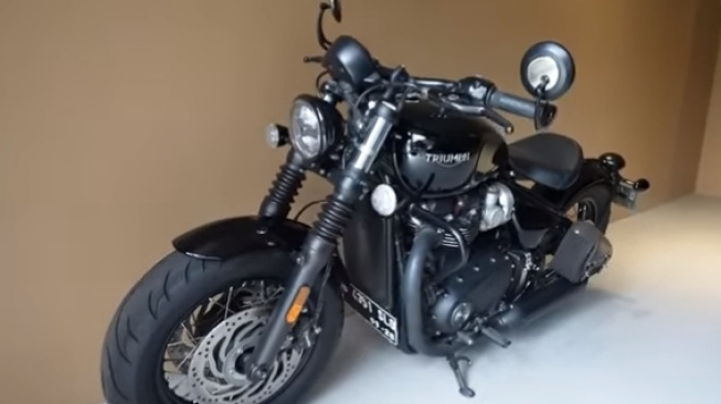 Triumph Bonneville Bobber milik Tompi (Youtube/AH)