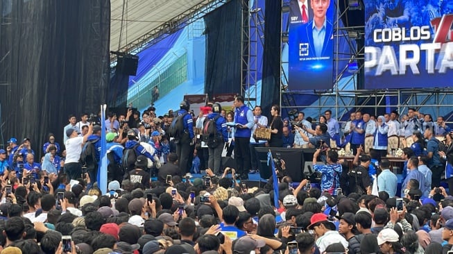 Kampanye nasional dan rapat akbar Partai Demokrat bertajuk konser "Demokrat Menang, Prabowo Presiden" di Malang, Jawa Timur. (Suara.com/Novian)