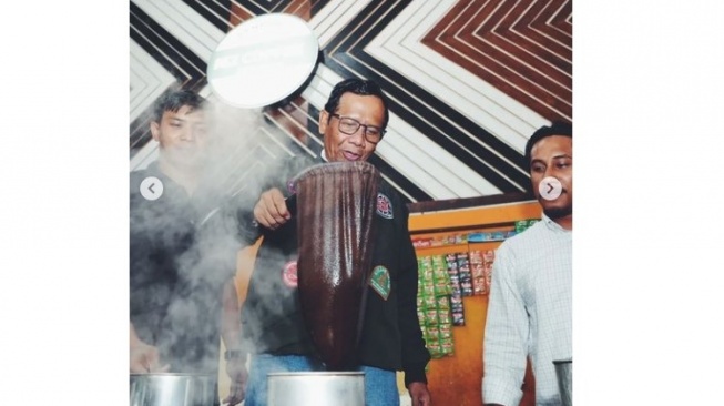 Bikin Kopi Sendiri, Mahfud MD: Enak Loh Racikan Saya