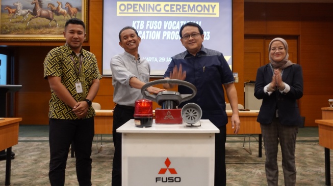 Mitsubishi Fuso Gelar Pelatihan Bersertifikat untuk Guru dan Ratusan Pelajar SMK