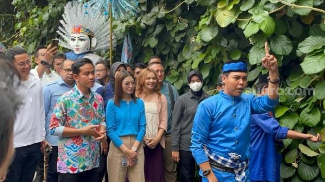 Disebut Cawapres Paling Keren, Gibran Senyum-senyum Disambut Palang Pintu Jawara Bekasi