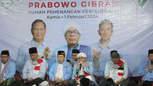 Kala Prabowo-Gibran Diguyur Doa Menang Pilpres 2024 oleh Majelis Zikir Nurul Wathon