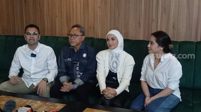 Raffi Ahmad, Zulkifli Hasan dan Nagita Slavina ditemui di kantornya kawasan BSD, Tangerang Selatan pada Kamis (1/2/2024) [Suara.com/Rena Pangesti]