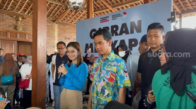 Gaya Selvi Ananda Kampanye di Pasar Kemiri Depok Disorot: Mbokya Dibeliin Sepatu Mas Gibran