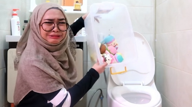 Ria Ricis Intimidasi Wartawan Hanya untuk Cuan Rp 71 Juta dari Konten Pak Tarno
