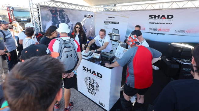 SHAD dari NAD Group selama Spanyol telah dilakukan hadir sebagai mitra WSBK sejak 2015 [WorldSBK].