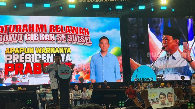 Calon presiden nomor urut 2, Prabowo Subianto saat berpidao di acara Silaturahmi Relawan Prabowo-Gibran se-Sulsel di GOR Sudiang, Makassar. (Suara.com/Novian)