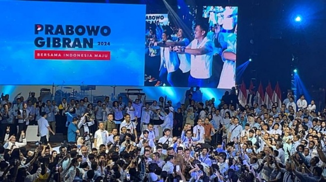 Calon presiden nomor urut 2 Prabowo Subianto menghadiri acara Apel Akbar bersama Tim Kampanye Nasional (TKN) muda Prabowo-Gibran di Jakarta Convention Centre (JCC) Senayan, Jakarta, Jumat (2/2/2024).  (Suara.com/Bagaskara)