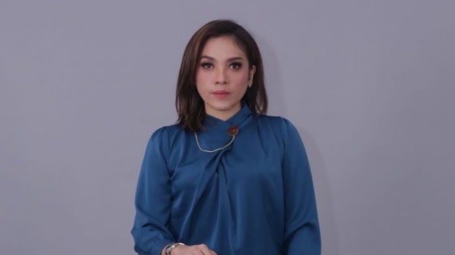 Sosok Dwi Anggia Moderator Debat Terakhir Pilpres 2024, Sudah Malang Melintang di Media