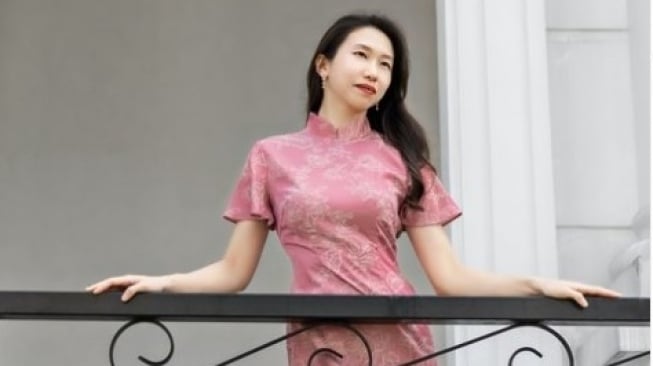 7 Model Cheongsam Kekinian, Fashion Statement untuk Hari Raya Imlek