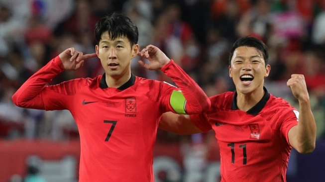 Gelandang Korea Selatan Son Heung-min merayakan golnya ke gawang Australia di babak perempat final Piala Asia 2023 yang digelar di Stadion Al-Janoub di al-Wakrah, selatan Doha, pada 2 Februari, 2024.Giuseppe CACACE / AFP