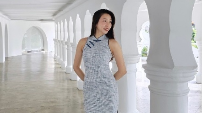 Arti Bunga Peoni, Teratai, & Krisan di Cheongsam: Bukan Sekedar Cantik