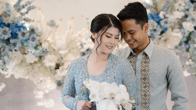 Potret Pertunangan Anthony Ginting dan Mitzi Abigail. (Instagram/mitziabigail)