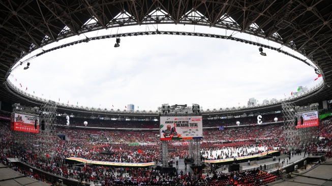 Suasana kampanye akbar terbuka pasangan capres-cawapres Ganjar Pranowo dan Mahfud MD di Stadion Utama Gelora Bung Karno (SUGBK), Senayan, Jakarta, Sabtu (3/2/2024). [ANTARA FOTO/M Risyal Hidayat/rwa]