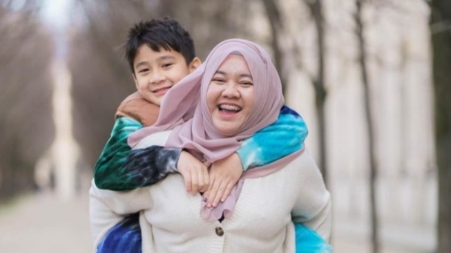 Tingkah Rafathar Bikin Lala Terharu: Tiap Lebaran Pasti Kasih Aku Uang THR