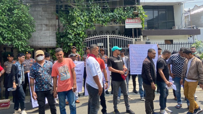 Kantor KontraS di area Ibukota digeruduk puluhan orang gegara dituding menjadi provokator isu pemakzulan Jokowi. (Foto: Dokumen KontraS)