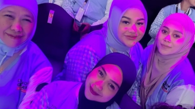 Ria Ricis dan Lesti Kejora di acara debat Capres ke-5 (Instagram/@ricis1795)