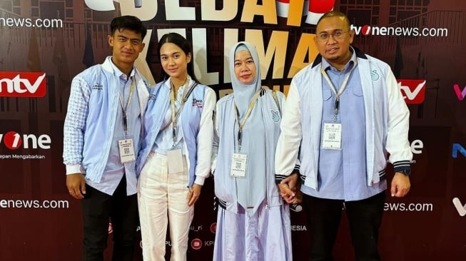 Pratama Arhan dan Azizah Salsha nonton debat capres ke-5 bersama Andre Rosiade dan Nurul Anastasia. (Instagram)