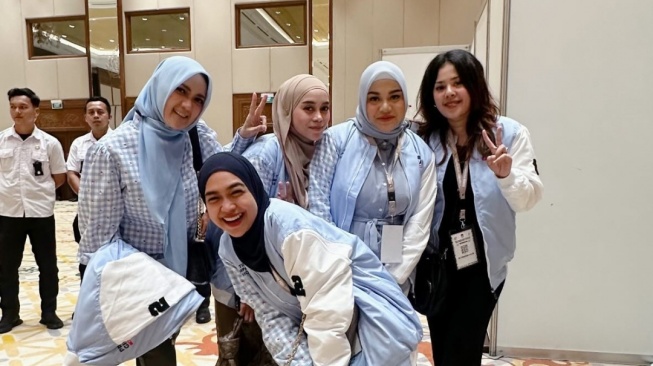 Ria Ricis dan Lesti Kejora di acara debat Capres ke-5 (Instagram/@ricis1795)