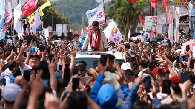 Usai Debat Terakhir, Prabowo Pulang Kampung Disambut Puluhan Ribu Masyarakat Sulut