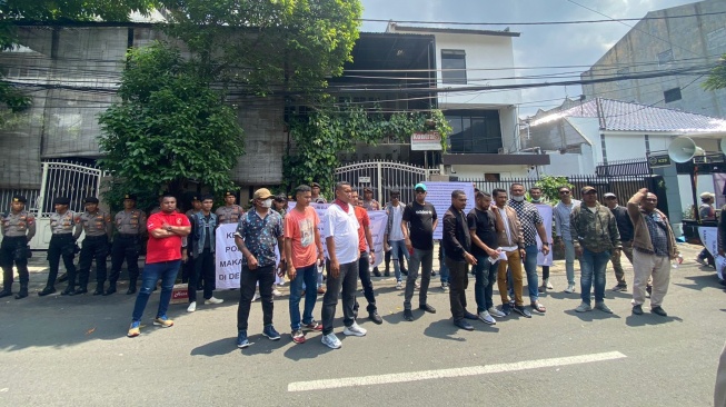 Kantor KontraS di Jakarta digeruduk puluhan orang gegara dituding menjadi provokator isu pemakzulan Jokowi. (Foto: Dokumen KontraS)