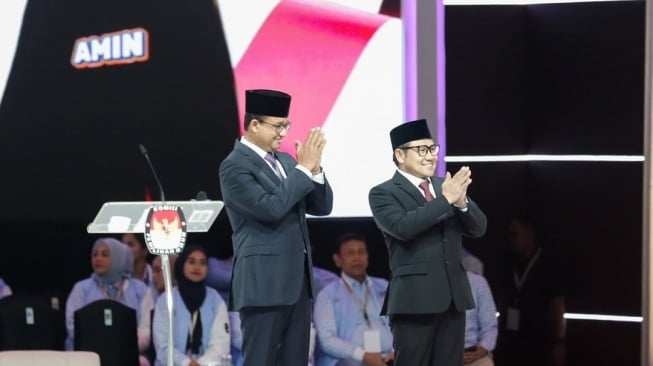 Oufit Anies Baswedan dan Muhaimin Iskandar di Debat Kelima Pilpres 2024. (Instagram)