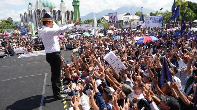 Dua Pekan Jelang Pencoblosan, Elektabilitas AMIN Terus Naik tapi 02 Makin Tergerus