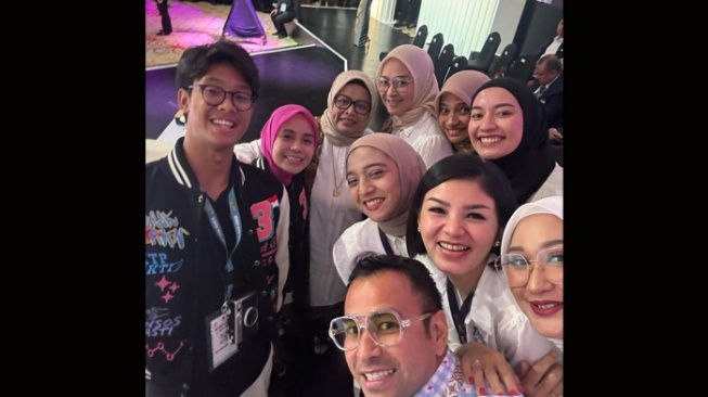 Selfie Bareng Kubu Anies dan Ganjar, Raffi Ahmad: Kami Tetap Indonesia