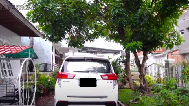 Mobil Teuku Ryan di Aceh. (YouTube/Ria Ricis Official)