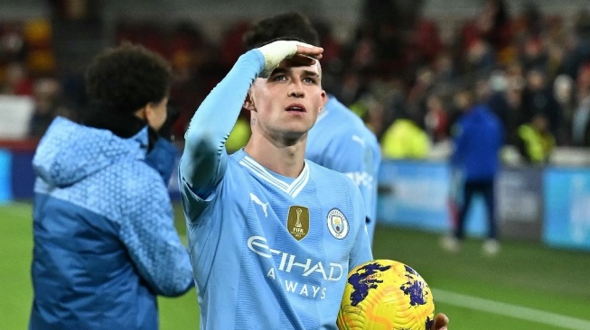 Gelandang Manchester City, Phil Foden bereaksi di akhir pertandingan pekan ke-23 Liga Inggris 2023-2024 antara Brentford vs Manchester City di Stadion Komunitas Gtech di London pada 5 Februari 2024. Manchester City memenangkan pertandingan 3-1.Ben Stansall / AFP.