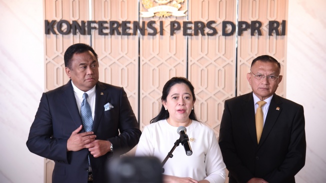 Puan Pantun saat Tutup Masa Sidang DPR: Capek Tunggu Pemilu Tapi Nggak Bebas, Rugi Dong!