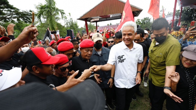 Ganjar Pranowo mendatangi Embung Kaliaji, yang terletak di Dusun Sangurejo, Desa Wonokerto, Kecamatan Turi, Kabupaten Sleman, Yogyakarta.