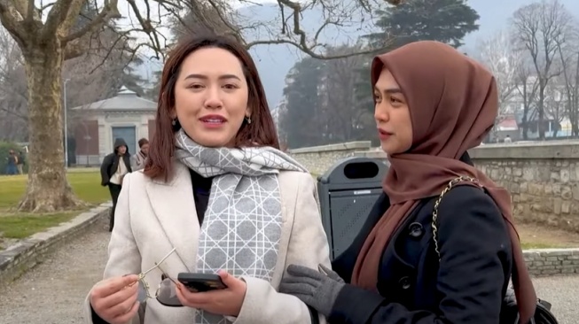 Ria Ricis Langsung Menjauh usai Disentil Happy Asmara soal Pernikahan