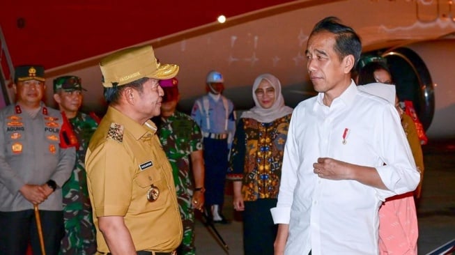 Presiden Jokowi di Sumatera Utara disambut Pj Gubernur Sumut Hassanudin. [ Instagram @hassanudin.id]