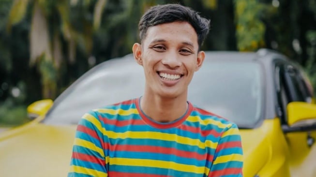 Rian Arifin, Tukang Becak yang Sukses Jadi YouTuber dengan Bermodal Ponsel Kentang