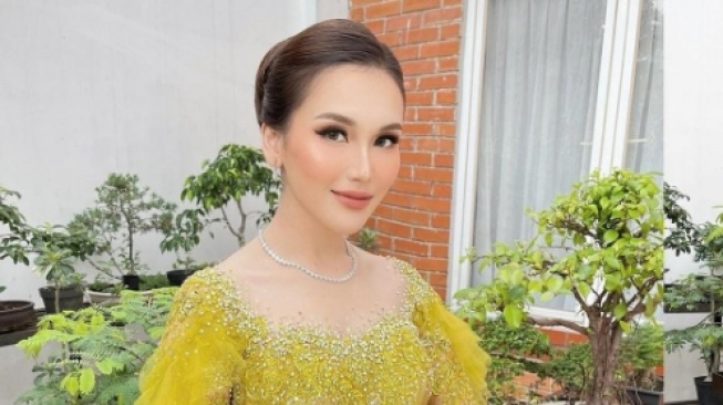 Kecantikan Ayu Ting Ting usai Nyoblos Dipuji Tak Berubah di Kamera Wartawan