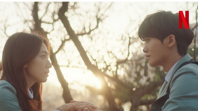 Dari Kim Soo Hyun Dan Kim Ji Won Sampai Choi Woo Shik Ini 6 Drama Korea Terbaru Di Netflix 1142