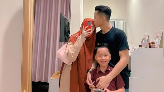 Potret Harmonis Larissa Chou dan Ikram Rosadi.  (Instagram/ikram_rsd)