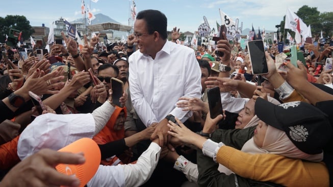 Kampanye di Lapangan Jayaraga, Warga Garut Titipkan Aspirasi pada Anies