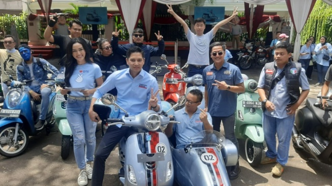 Tak Cuma Dapat Dukungan, Prabowo-Gibran Dihadiahi Motor dari Relawan, TKN: Kita Sebut Vespa 02