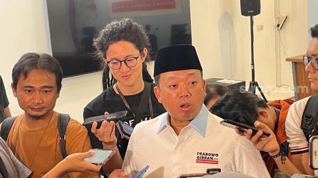 Beredar Poster Masa Lalu Prabowo Soal 98, Nusron: Kaset Rusak Diputar Lagi!