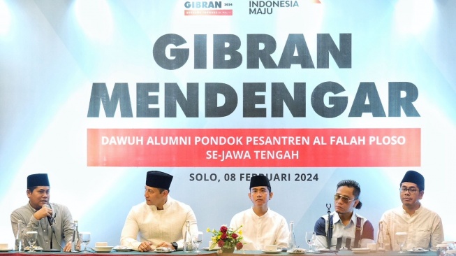 Hadiri Istighotsah dan Maulid Nabi, Gibran Titip Para Santri Kawal Program Dana Abadi Pesantren